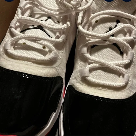 Jordan’s side 8.5 Good condition - Picture 2 of 3